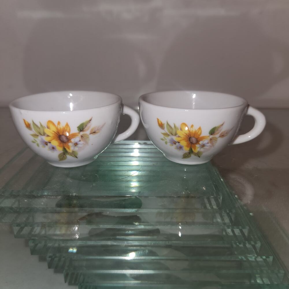 Set of 2 Vintage Mini Tea cups Floral